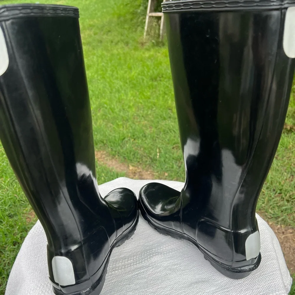 Hunter Black Gloss Rain Boots Size 5